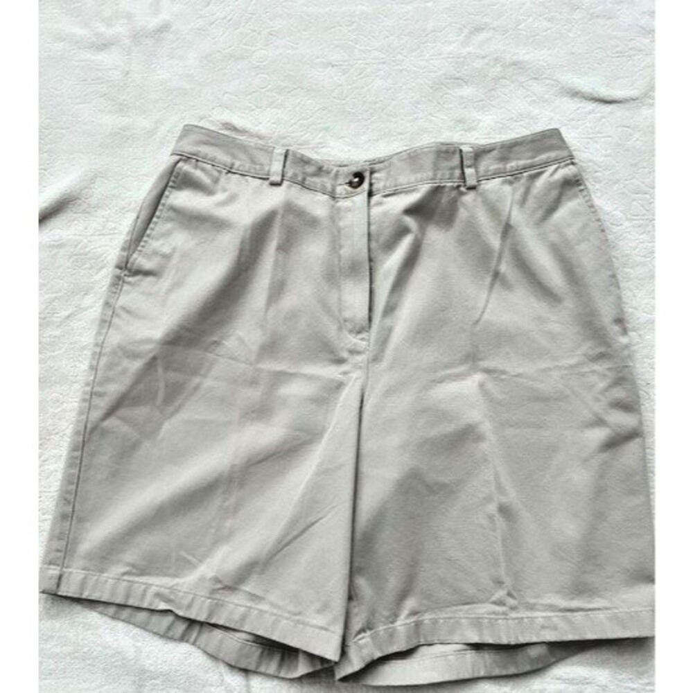 LL Bean Womens Classic Khaki Shorts Curvy Fit, 3 Pocket Cotton Casual, Size 16